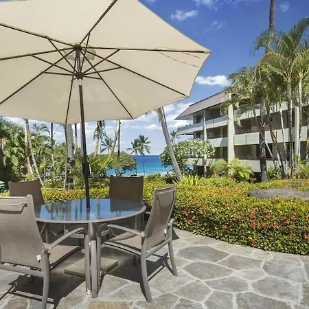 White Sands Village: Oceanview Retreat by Magic Sands Beach